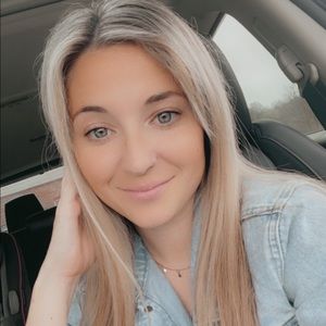 Meet your Posher, Stephanie